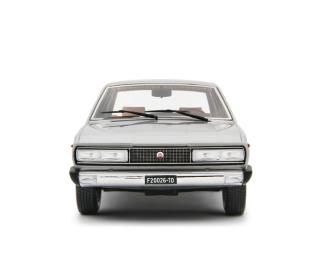 Fiat 130 Coupé 1971 Grigio Chiaro Met. Laudoracing 1:18 Resinemodell (Türen, Motorhaube... nicht zu öffnen!)